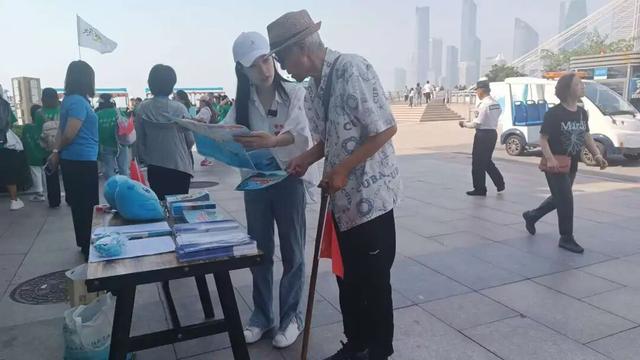 我和游客在一起 | 青年文旅志愿者，假期随时在您身边