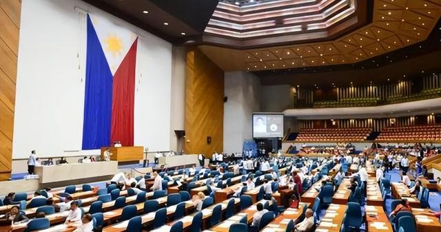 我们不少人曾错误地认为，杜特尔特总统反美亲中是为骗取我们援助