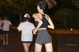 吉林女孩夜跑时晕倒，外卖小哥救人却被开除，几天后竟然收到惊喜图片