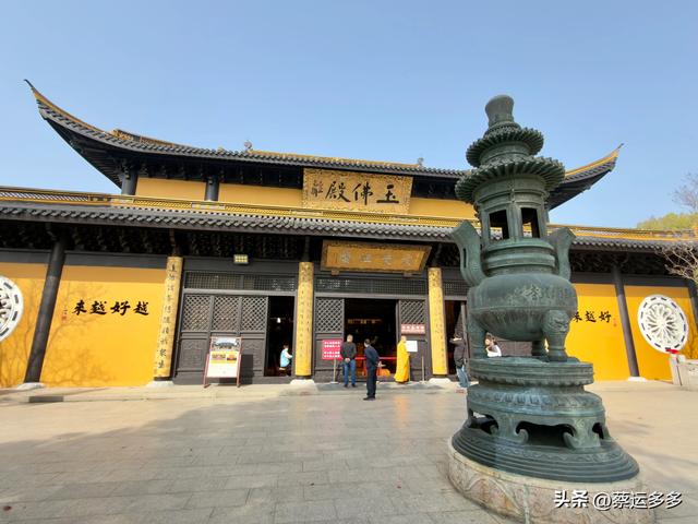 清明访千灯，顾园寄幽思