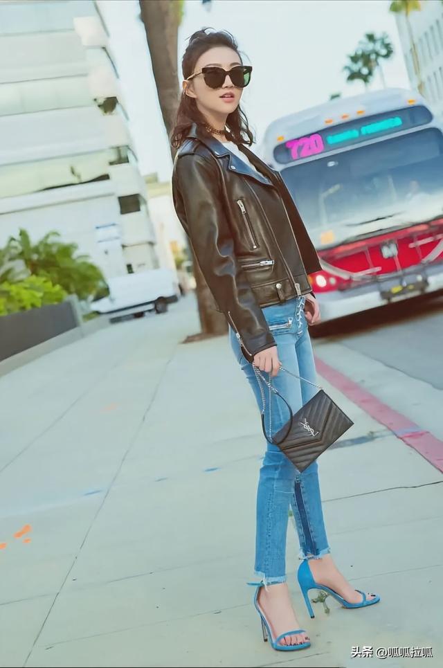 别眨眼！女星穿紧身牛仔裤狂炫身材，细腰翘臀的暴击谁顶得住