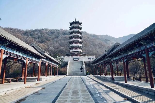 在山东这个“神仙小城”，远离人潮，过几天山海相依、文墨飘香的日子