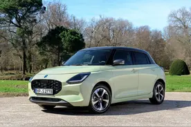 新车 | 约合15.6万元起/1.2升轻混系统 曝全新铃木“雨燕”海外售价图片