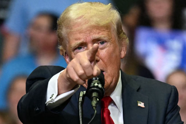 中方霸气反制，人民日报通告美国，特朗普忍气吞声，不愿取消访华