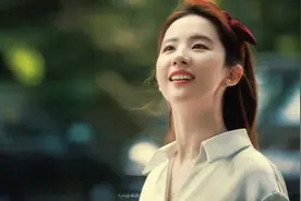 刘亦菲黄亦玫绯闻：从"灵魂伴侣"到"亲密姐妹"，真相揭晓！图片