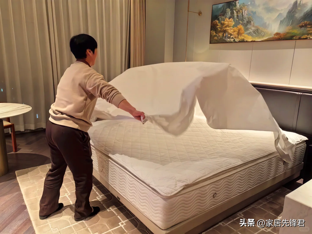 为什么现在酒店退房都不再“查房”了？内部员工说出实情：明白了