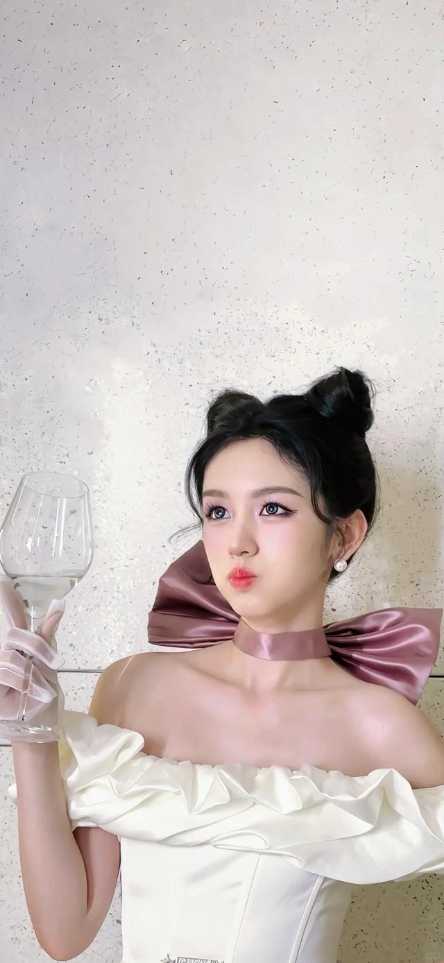 这也太好看了吧爱了爱了#周也[话题]# #汤姆猫的女朋友[话题]#
