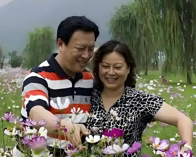 唐国强也没想到，走了35年的前妻，意外让两个残疾儿子承受了恶意