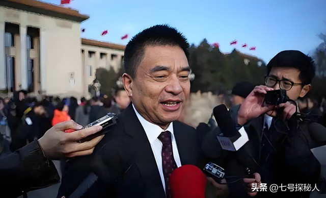 生了4个儿子，因太穷送走两个，谁知四个儿子最后都成了亿万富翁