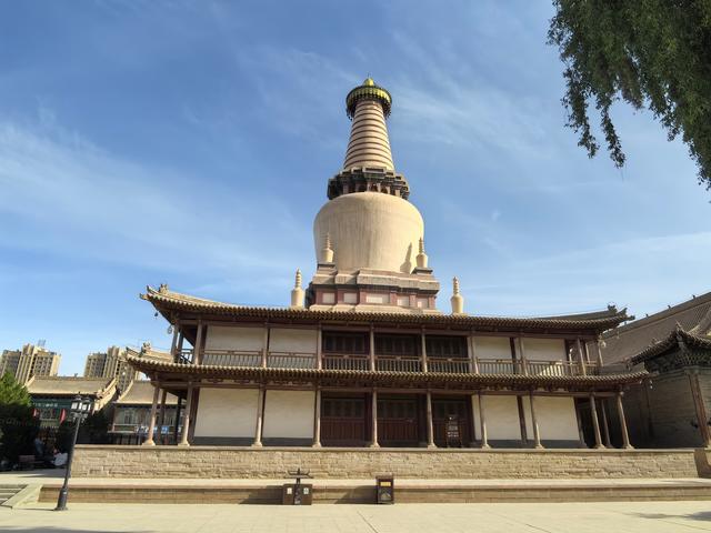 张掖大佛寺最大两个看点，西夏卧佛与土塔，各有什么特点呢？