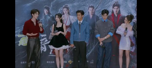 这对姐弟恋…这么甜的吗？我倒看看多好磕？