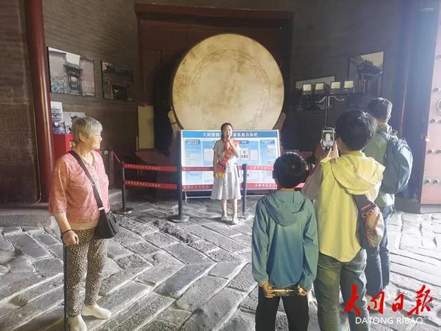 “红领巾”免费讲解大同鼓楼，带游客领略古代大同的繁华昌盛