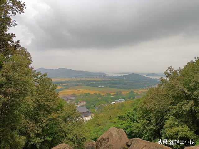 爬灵山石树感触到的（一）