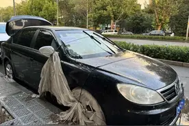 北京暴雨有车辆涉水受损，市民如何报案、理赔？图片