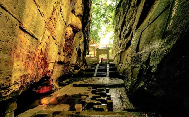 2025宜宾暑期旅游季④ | 沉浸式"醉"游记！九龙坛探秘、安乐泉品韵、酒圣山打卡！