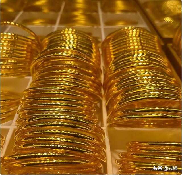 黄金税优惠没了！买黄金要“多掏腰包”了？普通人该囤还是该卖？
