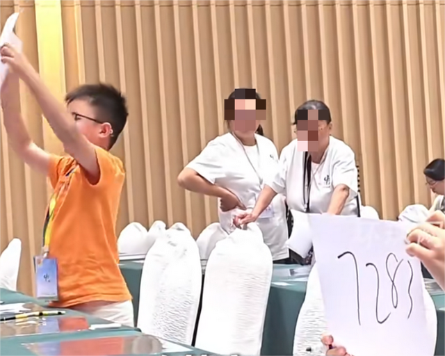 什么快递这么火，非得爸妈们亲自拆？爸妈：拆封权必须到手哈哈哈