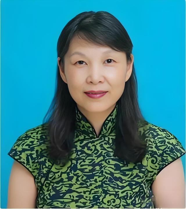 演都不演了！宗馥莉辞职后，宗泽后发文批评，推出竞品和侄女对打