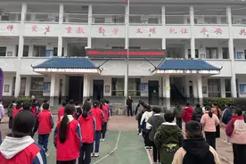 黎平公安：多措并举开启“护学模式”图片