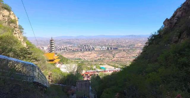 到河北张家口登鸡鸣山