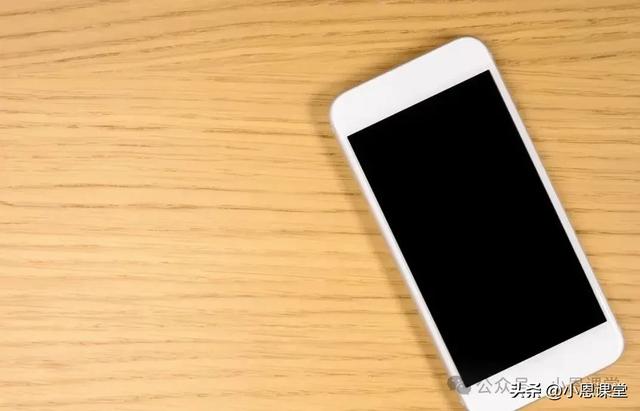 直屏和曲面屏哪个好？小编做了详细对比，看完这个分享你就明白！