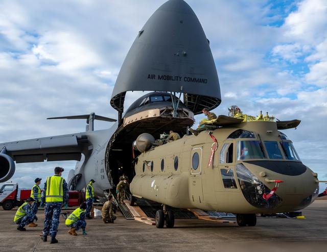 引擎爆炸	、 90吨煤油，美国老飞机事故牵出美军军机安全危机