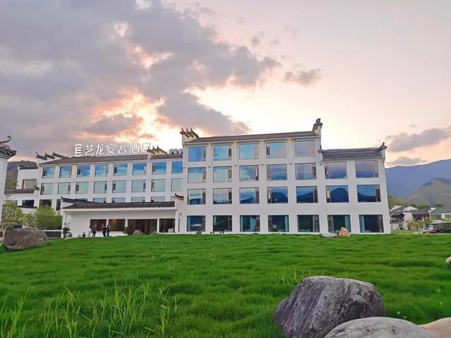 塔川秋色已上线！乌桕+民宿，等你来打卡~ | 皖美秋日