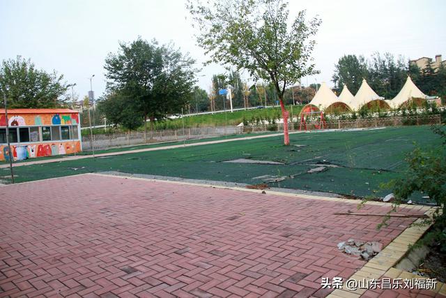 一河两路东端的烧烤场一带暮秋景色