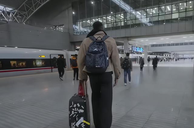 法国小伙第一次来中国旅行震惊不已，直呼自己来到了“假中国”！