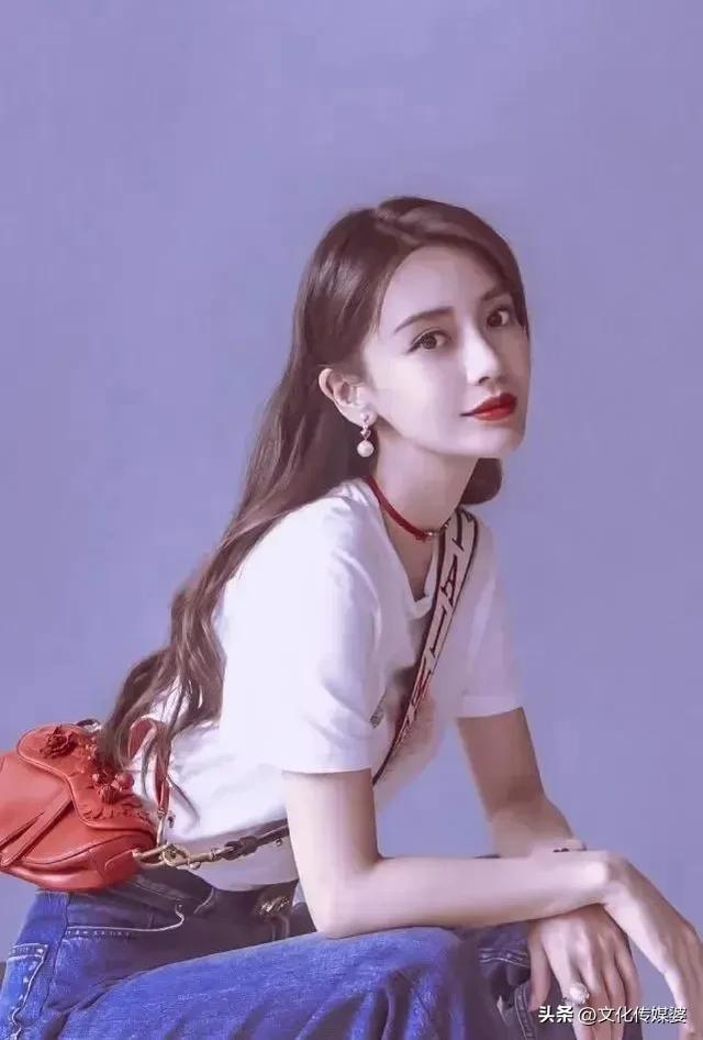 杨颖早期照片曝光，实话实说，肉肉的身材像极了县城的家庭妇女​​​