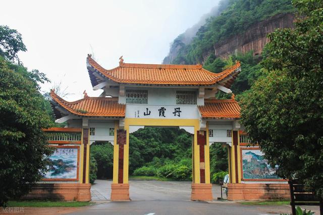 散文·广东丹霞山 巨岩展神韵
