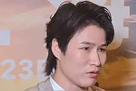 张伟丽连续三次卫冕草量级金腰带后透露：最近吃得很开心图片