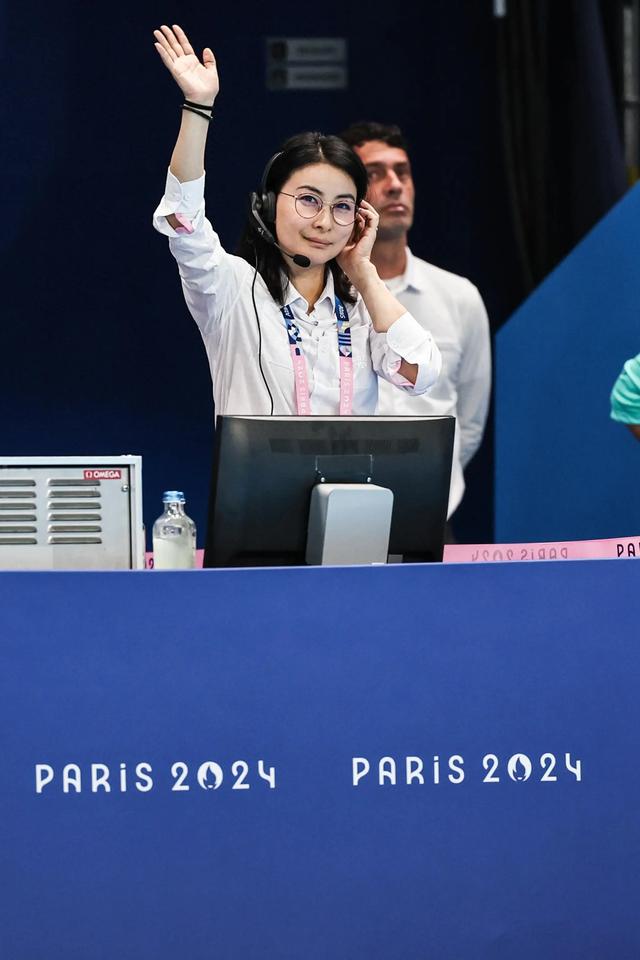 全红婵夺金仅3天,出现2件令人担心的事,央视下场发文为她撑腰