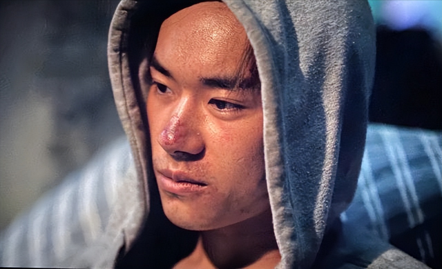 事实证明，单飞八年后，25岁的易烊千玺已经走上了另一条康庄大道