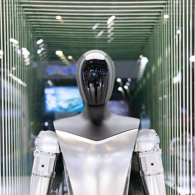 特斯拉Optimus2025功夫秀！AI驱动+2026量产，剑指100万台？