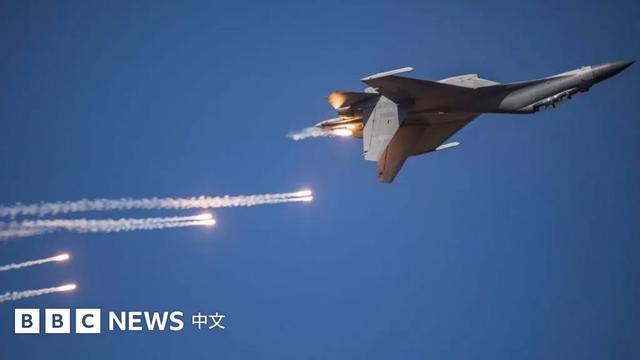 中国战机模拟打击英国军舰有何意味