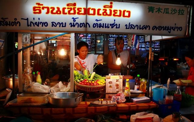 Z世代不看风景只追味道，小吃反客为主，让旅游局集体转向