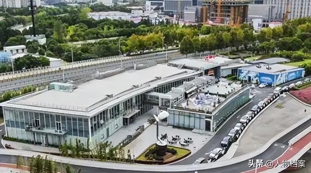 里子面子都没了！赔光2亿后，妻子深夜亲手撕下邹市明最后的体面