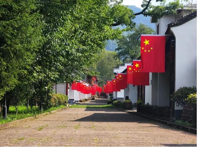 五一走进两当，追寻红色记忆