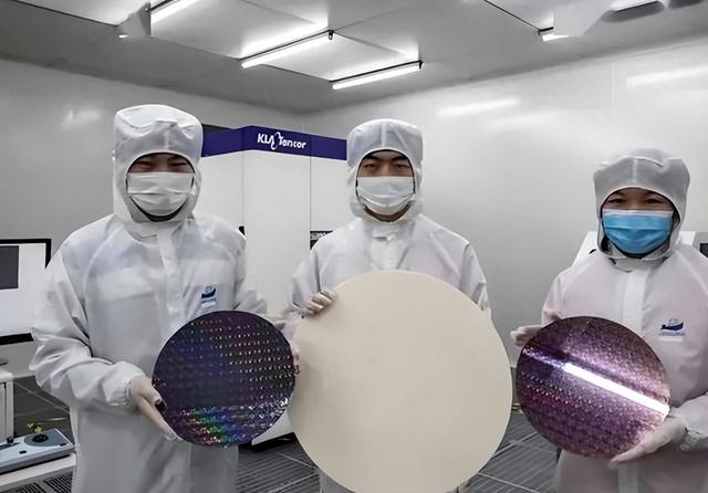 后悔已经晚了？2大芯片巨头“弃中投美”，中国不会再原谅