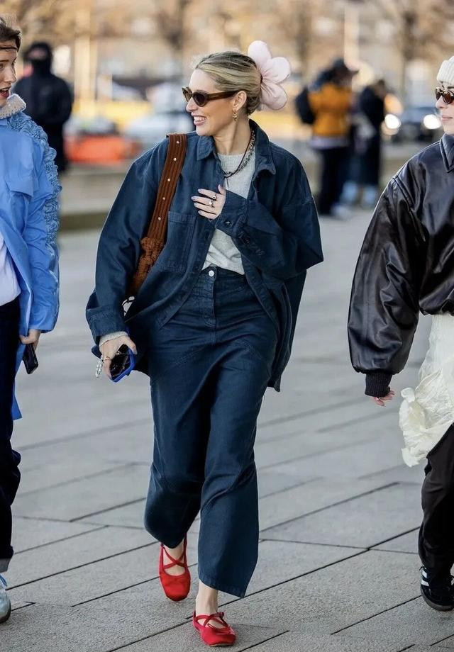 秋冬穿藏蓝色：真的很高级