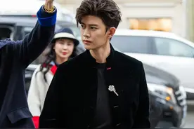 炸街王子 任嘉伦 网友：我们国超哥哥，是真的帅麻了图片