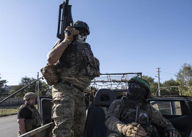 美俄还在PPT互喷，中国六代机已经试飞！欧盟背刺大戏有多精彩？