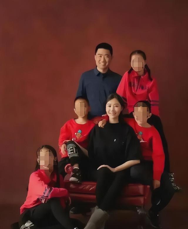 刘强东做梦也没想到，李想连生五胎的老婆，如今也开始给他长脸了