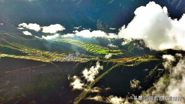 《219西藏南南线》中尼边境：乃夏村 晨雾织彩缎，田园藏仙境