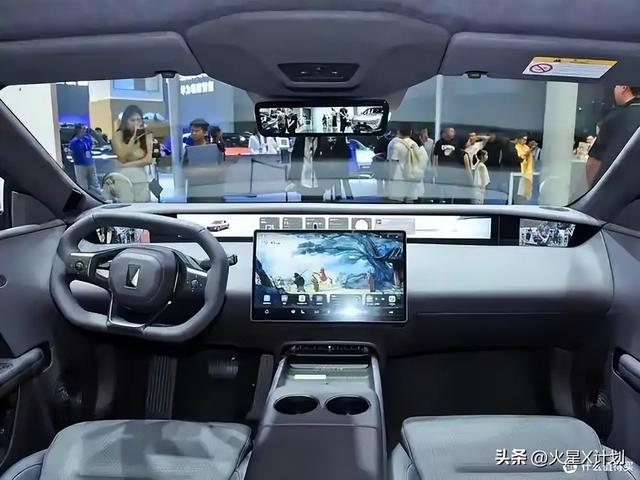 越来越好！华为超3000名员工选择阿维塔，集中交付仪式在深圳举行