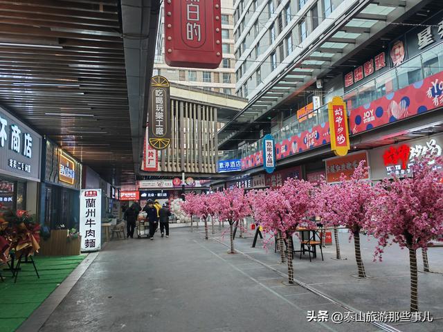 泰安：城东有一条著名商业步行街，藏着商业逻辑里的真相，很扎心
