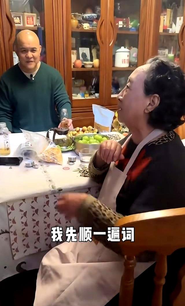 83岁孙桂田现状曝光！独居四合院装修简陋，晚年丧子女儿不陪她住