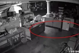 马来西亚频发神秘敲门事件 监控拍下恐怖场景图片