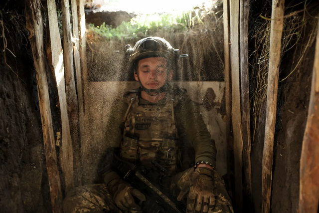 2025年战争中的乌克兰：照片中的一年